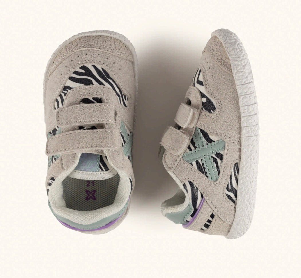 MUNICH - Baby goal zebra