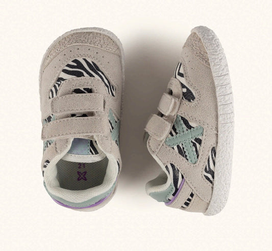 MUNICH - Baby goal zebra